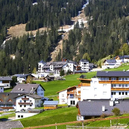 Nyaraló Home,
